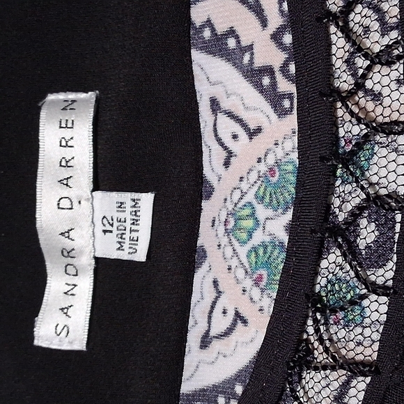 Sandra Darren Black and White Graphic Dressese - Picture 4 of 4